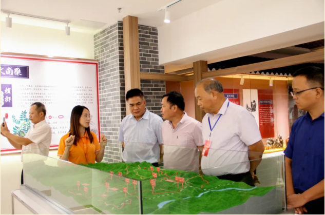 云浮市人大常委會調研組蒞臨衍生健康醫藥產業園參觀考察