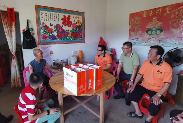 衍生愛 愛傳遞 | 衍生集團義工隊開展“八一”建軍節走訪慰問活動