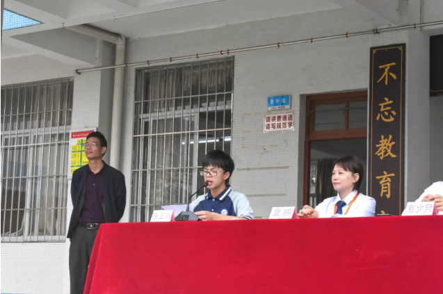 情系師生健康，愛心守護未來丨衍生健康醫藥向高村中學捐贈價值28萬元的“元旦禮品”